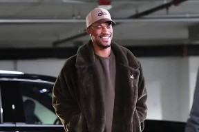 爱游戏体育-关于巴特勒回归赛场，关键助攻首场状态亮眼，法国队观众沸腾！的信息