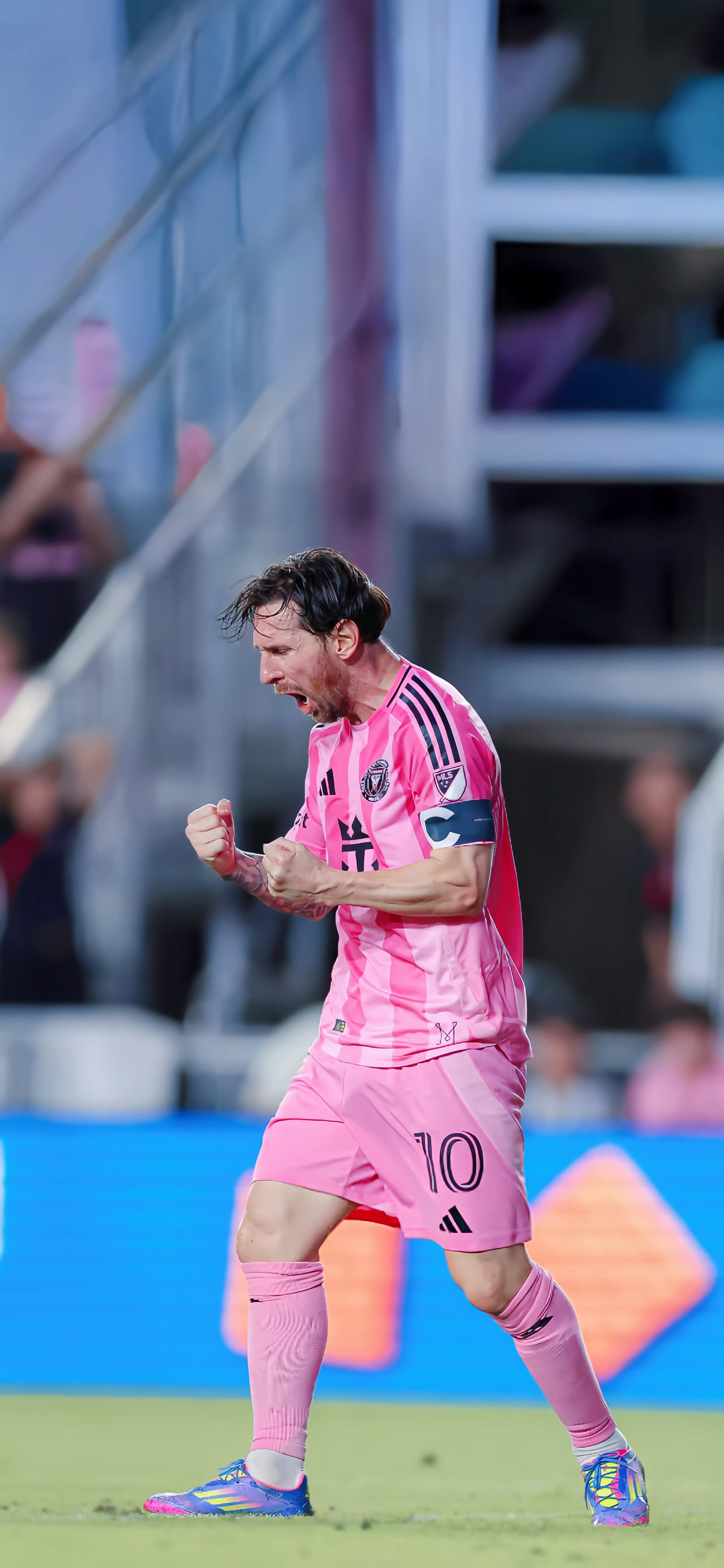 DWG观众热烈欢呼!,梅西迎来五赛季出色发挥全场沸腾不已 DWG观众热烈欢呼!,梅西迎来五赛季出色发挥全场沸腾不已